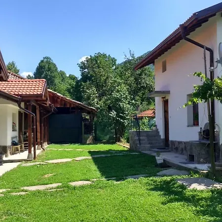 بيت ضيافة Къща За Гости ,,Под Върха